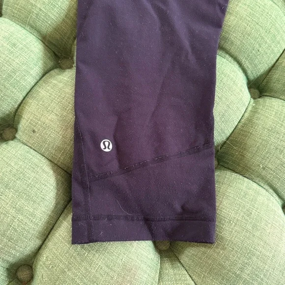 Size 10 Lululemon cropped leggings - Picture 3 of 4